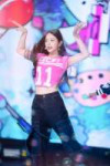 220807-NewJeans-Hanni-Attention-at-Inkigayo-documents-26.jpeg