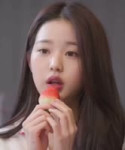 Wonyoung Went Viral For Eating A Strawberry.mp4