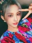 GI-DLETeen-VogueSOYEON-Selfie-1.jpg