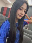 240805-minji-phoning-chat-photo-update-v0-kzjpl2zdytgd1.webp