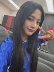 240805-minji-phoning-chat-photo-update-v0-cyagq2zdytgd1.webp