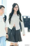 240907-New-Jeans-Hanni-at-Incheon-International-Airport-documents-3(1).jpeg