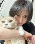 Jiyoung and blond kit  (1).jpg