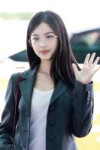 240918-New-Jeans-Hanni-at-Incheon-International-Airport-documents-1.jpeg