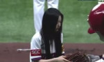 Kya throwing the first pitch for Kiwoom heroes.mp4