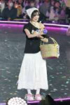 Gaeul white kosynka (2).jpg