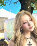 Gaeul golden blonde (2).jpg