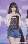 250726-wonyoung-v0-5reukmx6w8ff1.webp