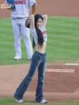 250731-minju-first-baseball-pitch-for-the-lg-twins-v0-42qc29sh07gf1.webp