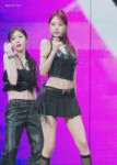 itzy-yuna-ft-chaeryoung-v0-z98j7jzmyxkf1.webp