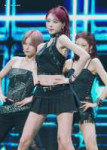 itzy-yuna-ft-chaeryoung-v0-g5p3j6lmyxkf1.webp