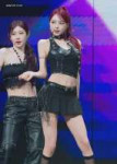 itzy-yuna-ft-chaeryoung-v0-j3mxr2spa4lf1.webp