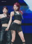 itzy-yuna-ft-chaeryoung-v0-vjdrvdopa4lf1.webp