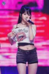 le-sserafim-yunjin-v0-i7r0u9wk0slf1.webp