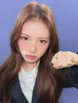 260327-yihyun-weverse-update-ft-kumi-v0-rok7629vkorg1.webp
