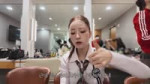 Боми лопает пончи.webm