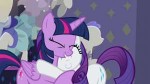 RarityhuggingTwilightSparkleS6E9.png