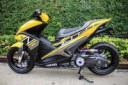 modifikasi-yamaha-aerox-kuning-samping-kiri.jpg