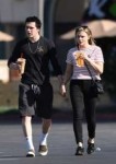 Chloe-Moretz-with-Brooklyn-Beckham-gabbing-iced-coffees--04[...]