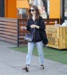 lily-collins-watering-can-beverly-hills-26-nov-17-20.jpg