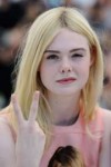 elle-fanning-how-to-talk-to-girls-at-parties-photocall-at-c[...]