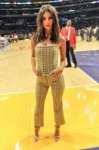 emily-ratajkowski-laker-v-rockets-la-03-dec-17-11.jpg