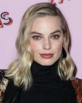 margot-robbie-refinery-29-turn-it-into-art-opening-night-in[...]