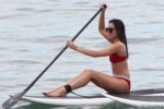 hailee-steinfeld-in-bikini-paddleboarding-in-hawaii-12-25-2[...].jpg