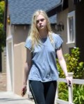 Elle-Fanning-hot-in-tights--09.jpg