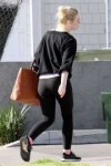 elle-fanning-arrives-at-her-home-in-los-angeles-01-05-2018-5.jpg