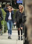 kristen-stewart-and-stella-maxwell-out-and-about-in-los-ang[...].jpg