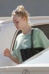 elle-fanning-out-for-iiced-latte-ar-starbucks-in-studio-cit[...].jpg