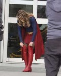 melissa-benoist-and-amy-jackson-on-the-set-of-supergirl-in-[...].jpg