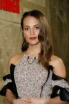 alicia-vikander-tomb-raider-photocall-in-berlin-3.jpg