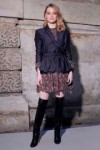 emma-stone-at-louis-vuitton-fashion-show-in-paris-03-06-201[...].jpg