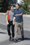 emma-watson-and-chord-overstreet-holding-hands-on-a-romanti[...].jpg