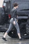 emma-stone-booty-in-leggings-at-a-gym-in-west-hollywood-4-9[...].jpg