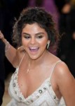 selena-gomez-met-gala-2018-1.jpg