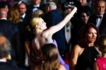 Elle-Fanning-selfie-Cannes.jpg