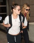 kristen-stewart-and-stella-maxwell-at-lax-airport-in-los-an[...].jpg