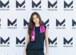 hailee-steinfeld-keeps-cool-with-mission-in-hollywood-1.jpg