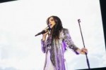 hailee-steinfeld-witness-the-tour-2018-photos-10.jpg