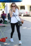 amanda-seyfried-out-for-coffee-in-los-angeles-08-29-2018-4.jpg