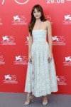 dakota-johnson-suspiria-photocall-at-venice-film-festival-0.jpg