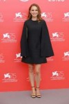 natalie-portman-vox-lux-photocall-at-venice-film-festival-9.jpg