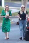 dakota-fanning-and-kirsten-dunst-heading-to-a-small-house-p[...].jpg