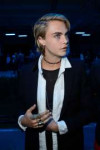 cara-delevingne-off-white-show-at-paris-fashion-week-09-27-[...].jpg