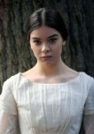 hailee-steinfeld-on-the-set-of-dickinson-in-brooklyn-8.jpg