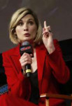 jodie-whittaker-at-doctor-who-panel-at-new-york-comic-con-1[...].jpg