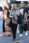 rachel-mcadams-shopping-at-the-farmers-market-in-la-10-08-2[...].jpg